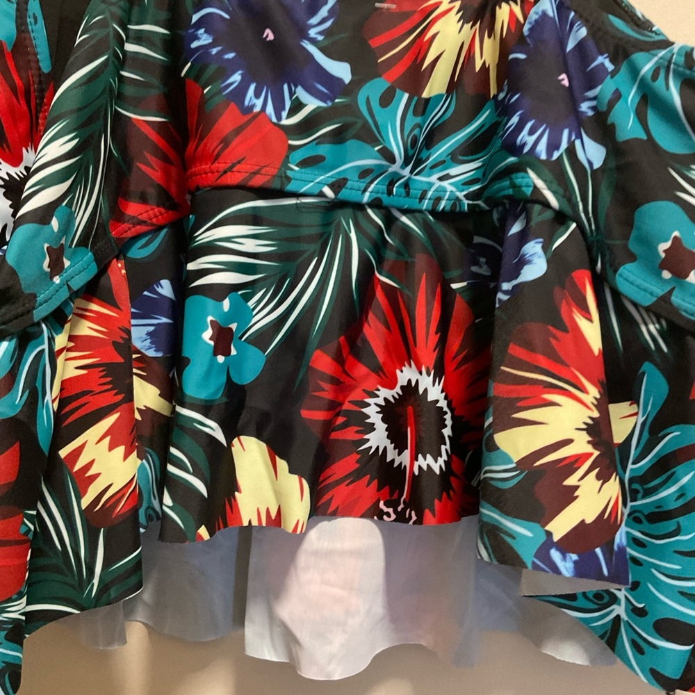Flower Pattern Swim Top - Picture 3 of 4